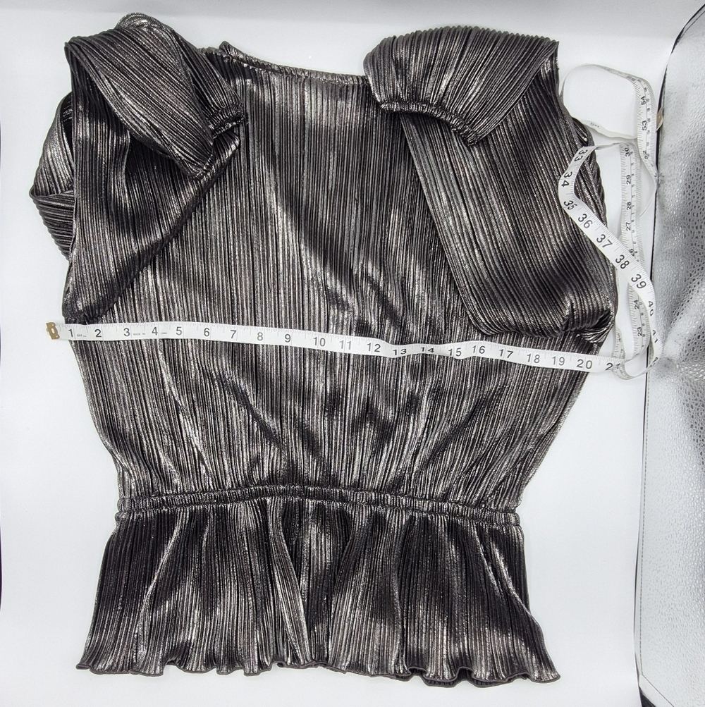 On Running Shiny Gray Blouse - Picture 4 of 5